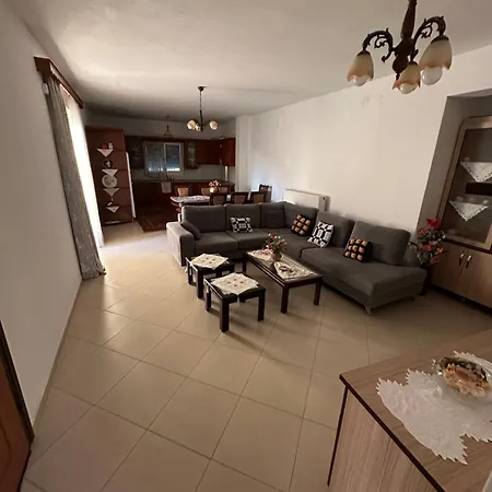 Te Nana's Farm * Konispol