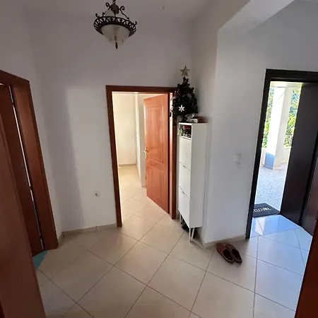 Te Nana's Farm * Konispol