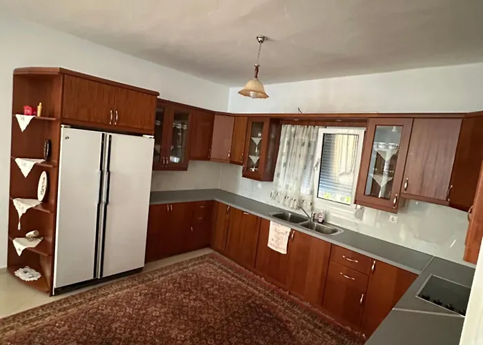 Te Nana's Farm * Konispol